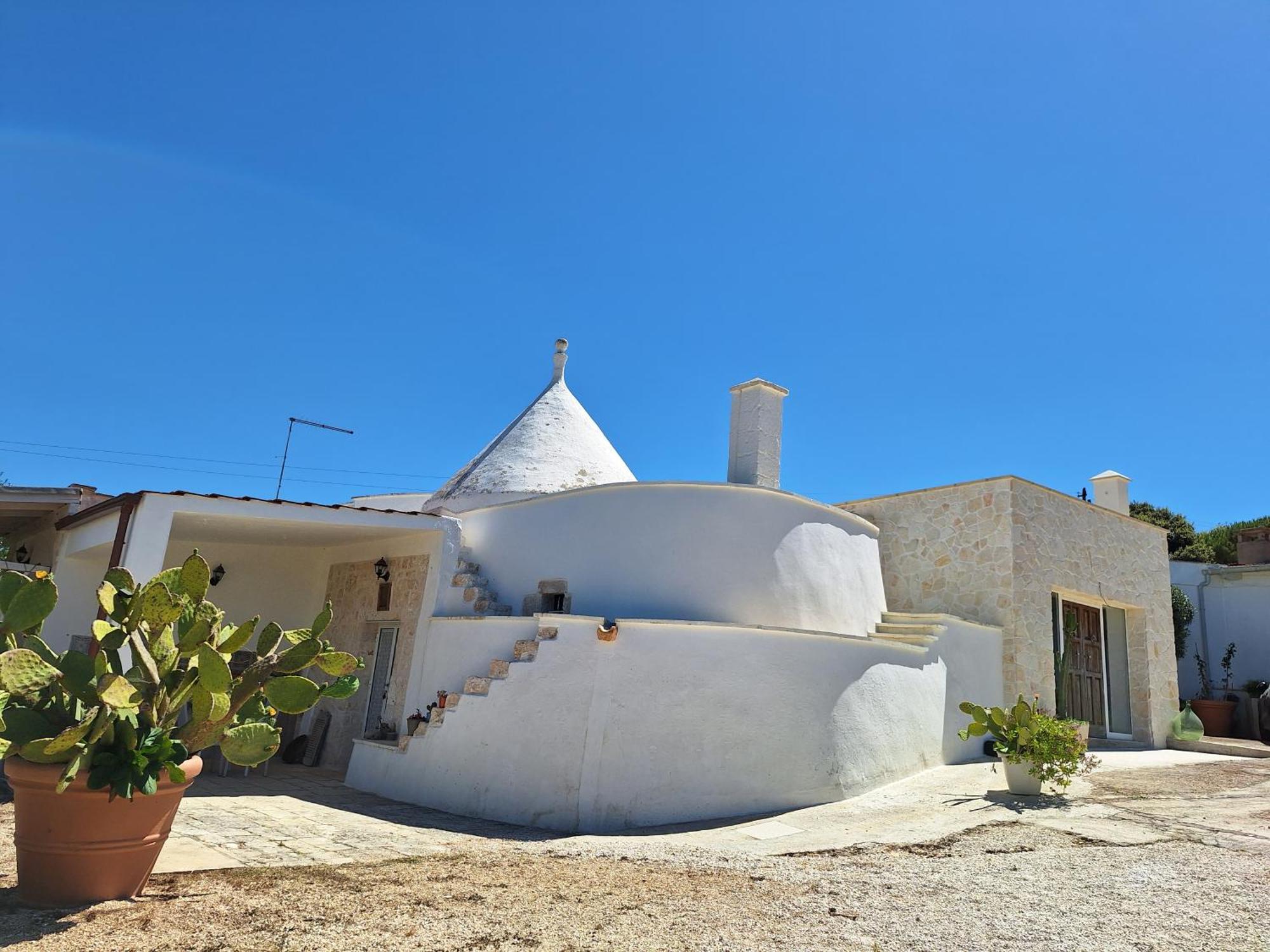Holiday Home Trullo Antico Ostuni Luaran gambar